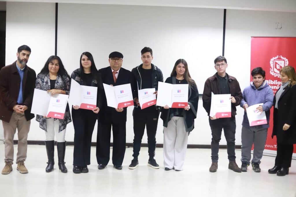 Educación Jóvenes Adultos Talca: ¡48 Triunfan en Graduación Histórica!